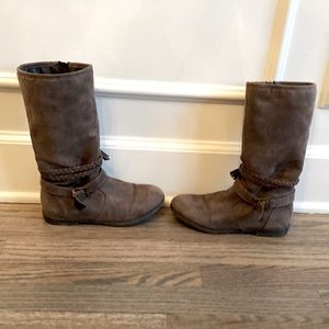 Children’s tall brown boots, size 2.